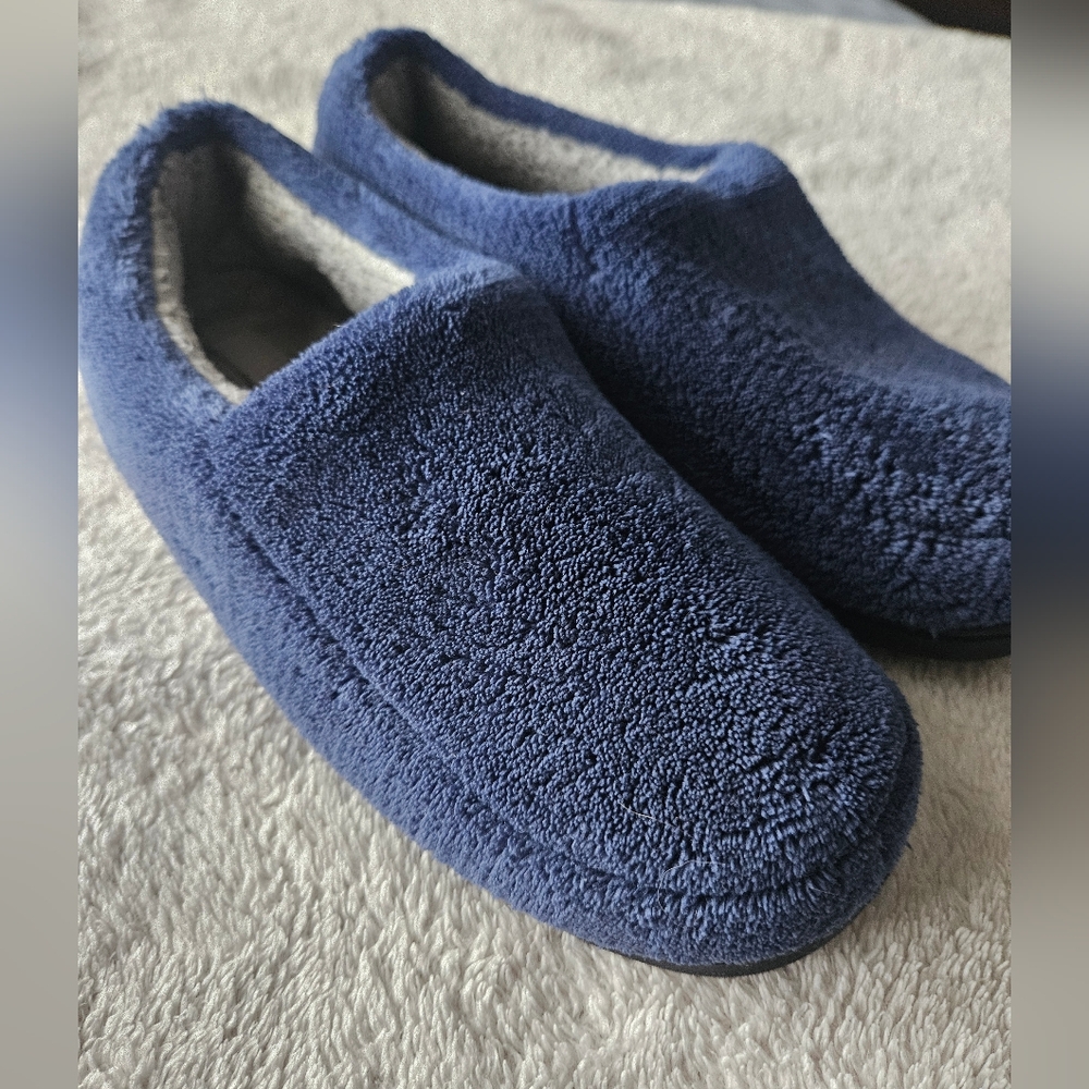 🖤 3/$15 Blue Slippers, Size 7/8